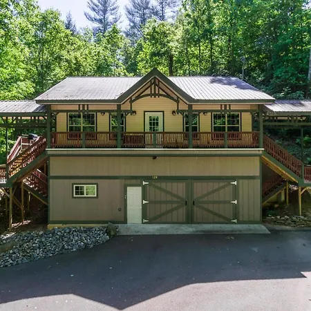New Listing! Bavarian Cabin - 2 Bedrooms, 8 Minutes To Dahlonega, Hot Tub, Game Room